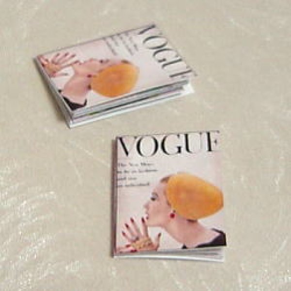 画像1: ファッション雑誌 （黄色い帽子の女性） (1)